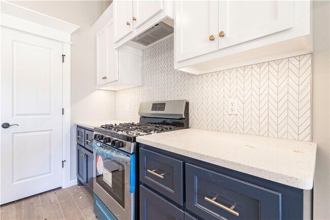 Foto del edificio - Beautiful 4 Bedroom 2 Bathroom Home in Deer Creek Schools with a Storm Shelter and Outdoor Fireplace