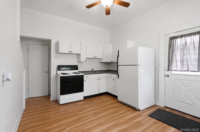 Building Photo - 7 Idlewild Ave