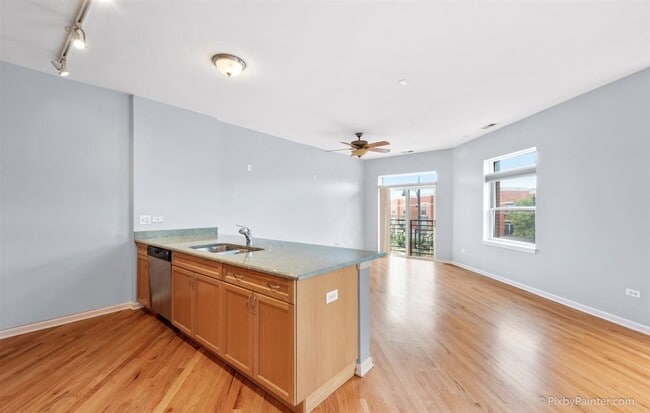 Building Photo - 757 W 14th Pl