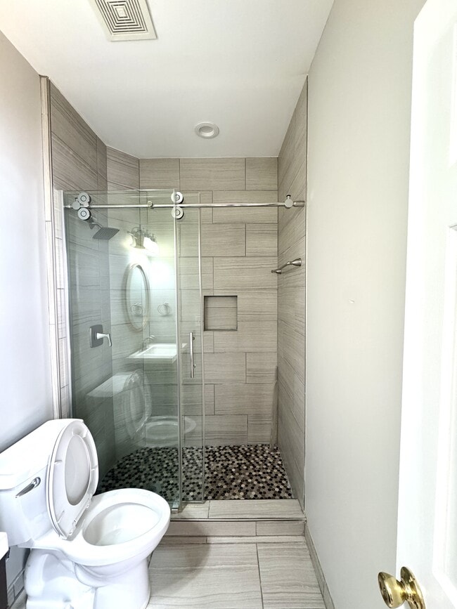 Building Photo - 137 Towne Park Dr