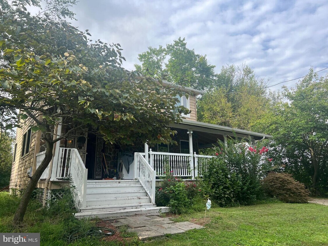 Primary Photo - 323 Church Rd