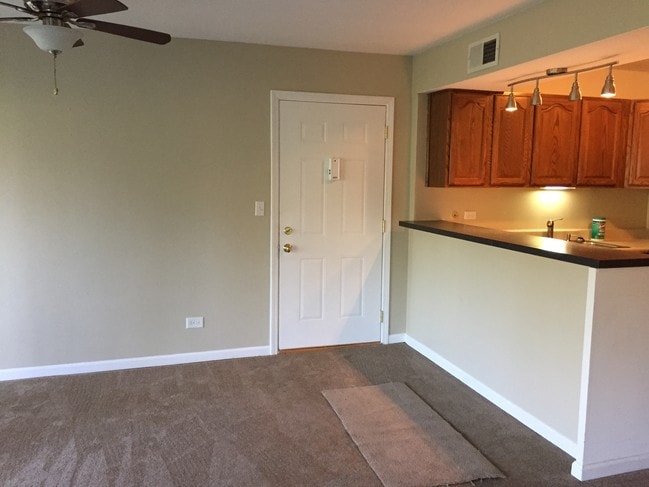 Building Photo - 5524 E Lake Dr