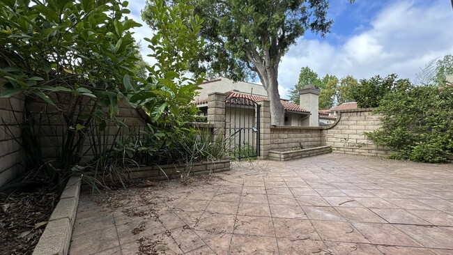 Foto del edificio - 9731 El Paseo Dr