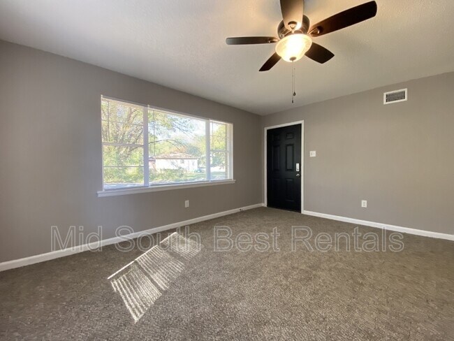 Foto del edificio - 6 Point O Woods Dr