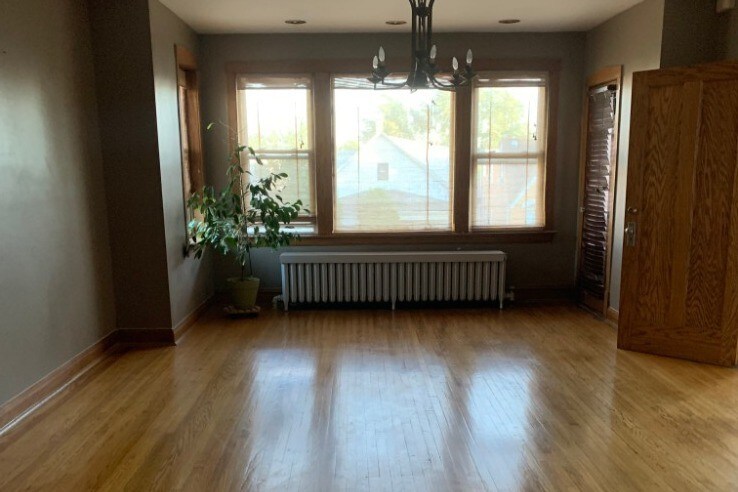 Living Room - 5310 W Cornelia Ave