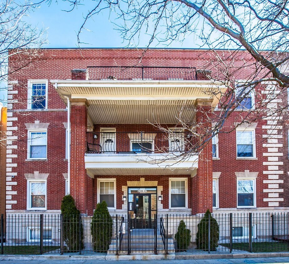 Primary Photo - Stunningly Renovated 3BR/2BA Apartment in ...