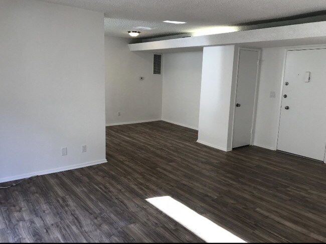 Building Photo - 5429 Newcastle Ave
