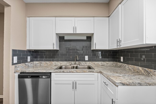 Foto del edificio - Villas at Deer Park Apartments