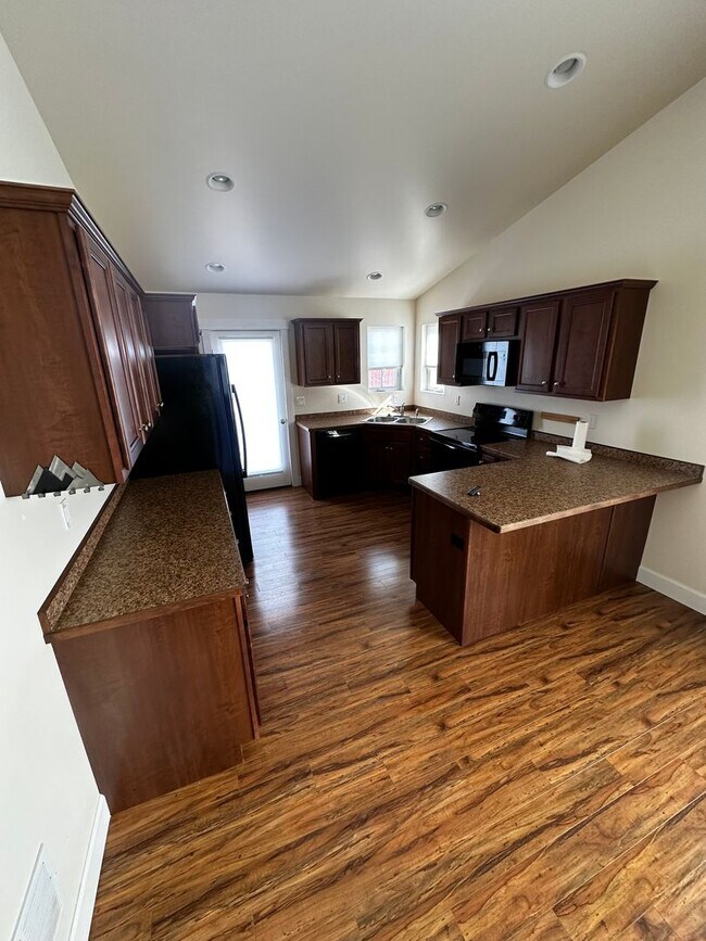 Building Photo - 3 bedroom 2 bath in Meadowlark Subdivision