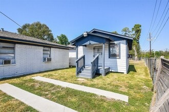 Building Photo - 8321 Homewood Ln