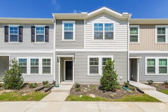 Building Photo - 522 Landing View Dr