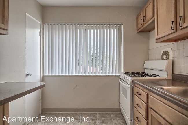 Building Photo - 8669 Old Towne Dr