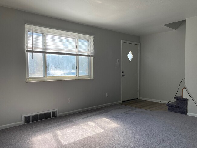 Building Photo - 105 Terrace Ct