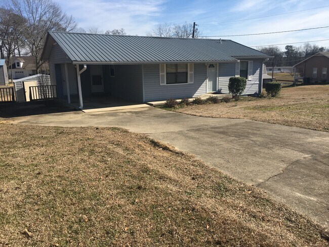 Building Photo - 1152 Sanders Rd