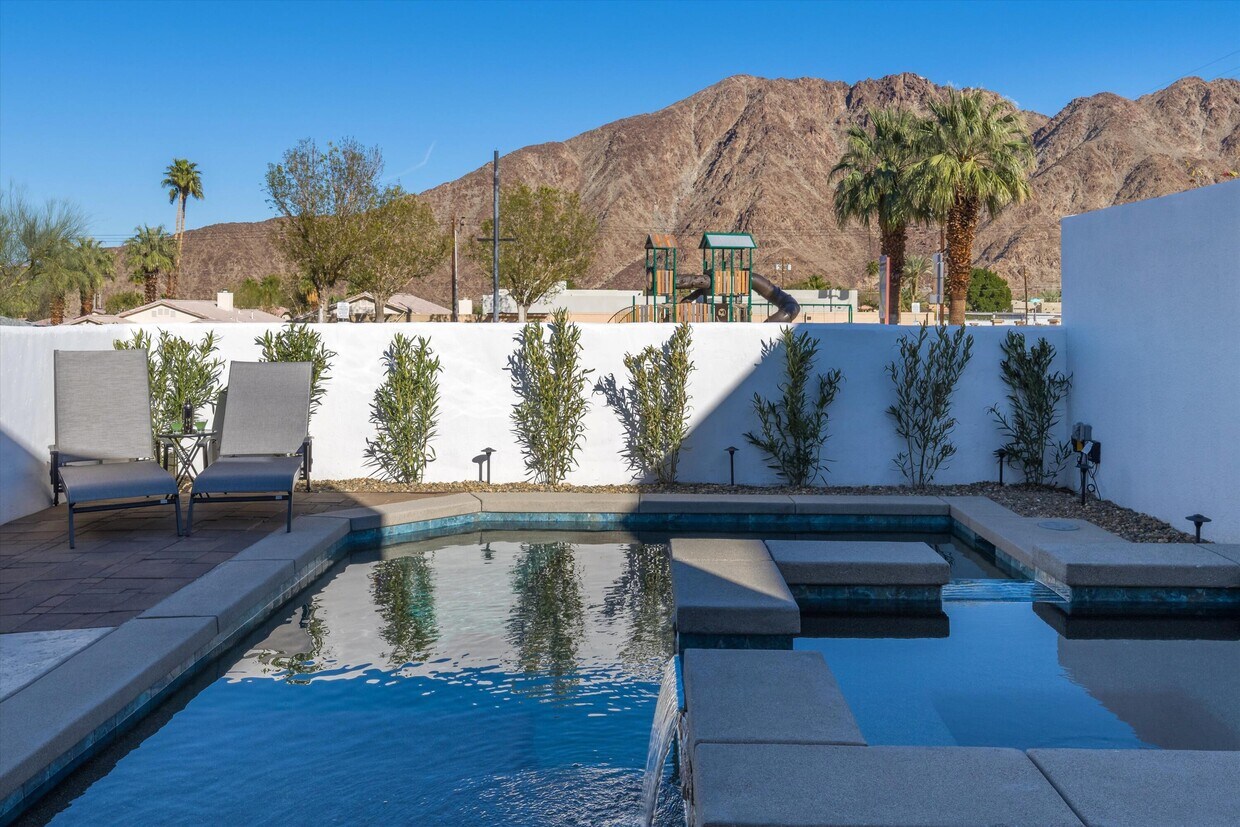 Foto principal - 53445 Eisenhower Dr