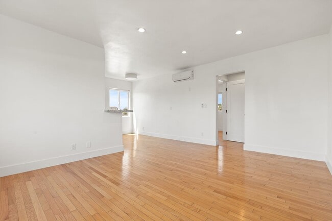 Building Photo - 1167 Bellevue Ave
