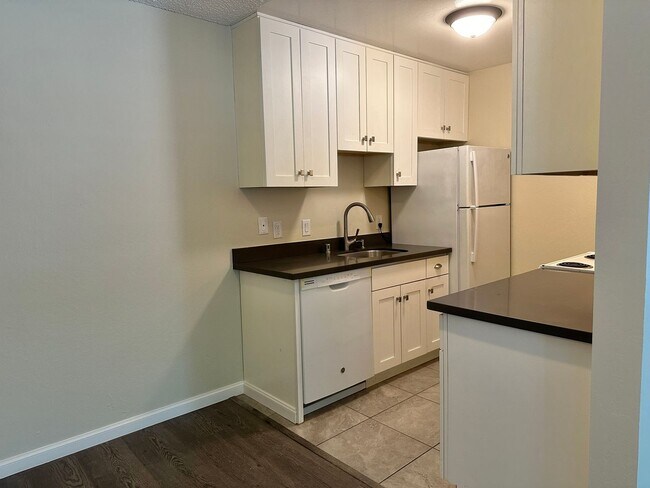 Foto del edificio - Chic and Updated Studio in Prime Location