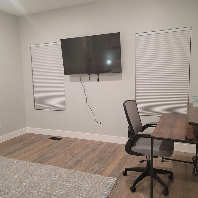 Foto del edificio - 2154 N Harding St