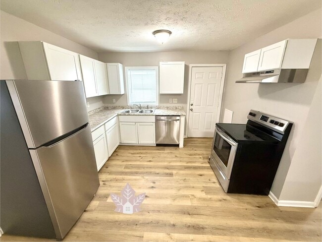 Foto del edificio - Warm and Welcoming 3 Bedroom 2 Bath Bungalow in a prime location!!!