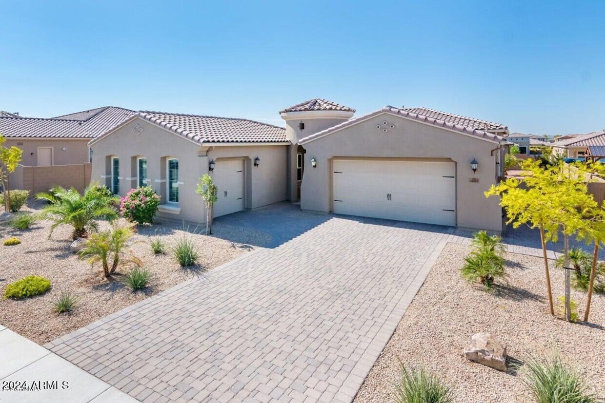 Primary Photo - Upgraded 4 Bed 3.5 Bath in Litchfield Park!