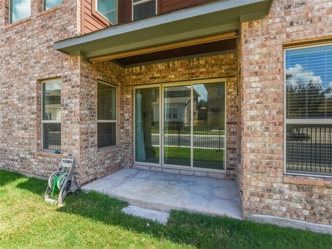 Building Photo - 301 Jeffrey David Ln W