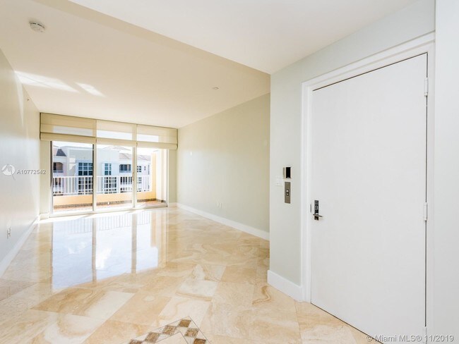 Foto del edificio - 713 Crandon Blvd