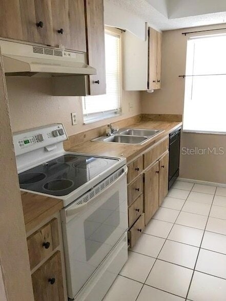 Foto del edificio - 320 Boundary Blvd