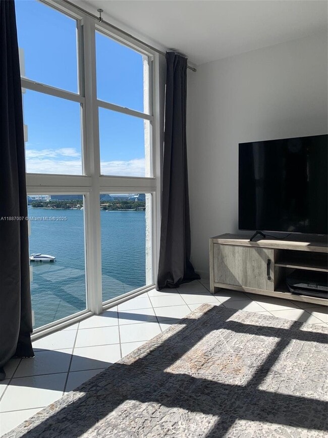 Building Photo - 1228 West Ave