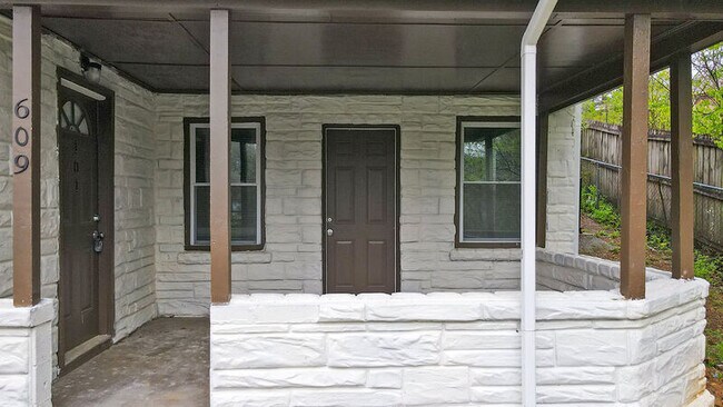 Building Photo - 609 Quebec Dr