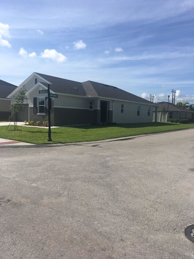 5240 NW Pine Trail Cir, Port Saint Lucie, FL 34983 House Rental in