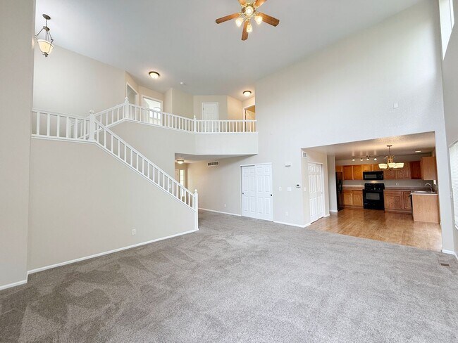 Foto del edificio - Updated, Clean and Spacious 2-Story with 3...
