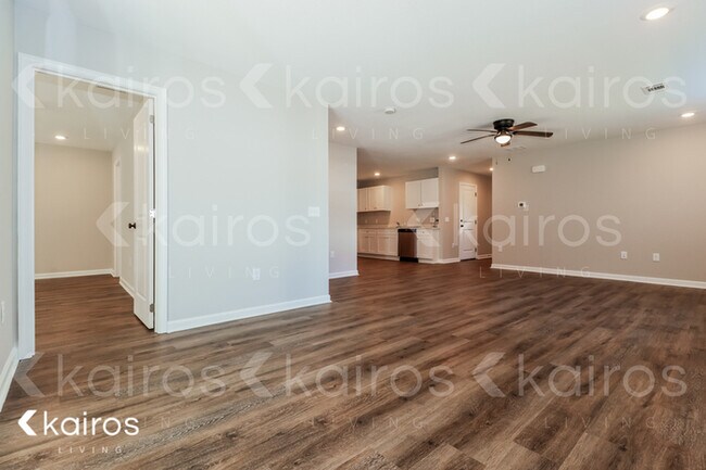 Foto del edificio - 135 Cottage Grove Rd