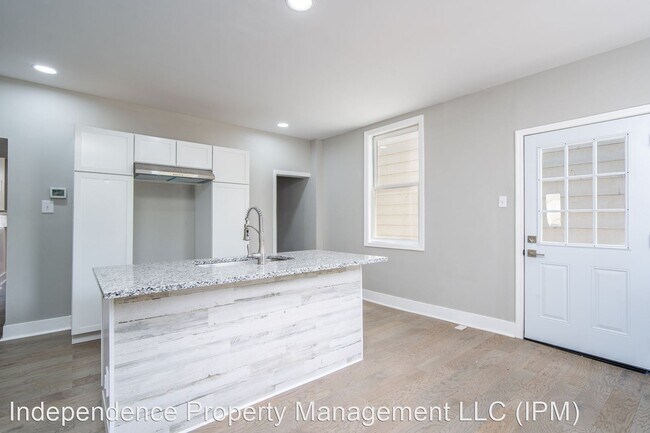 Foto del edificio - 4 br, 2 bath House - 913 Charlotte St.