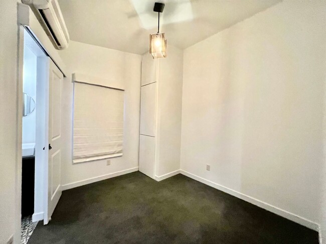 Building Photo - Richmond Neighborhood Condo w/100 bike score on walkscore.com