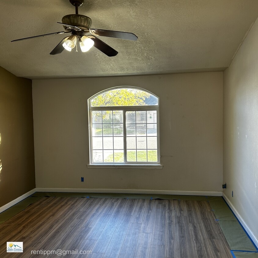 Foto del edificio - 1671 Klemmer Ave N