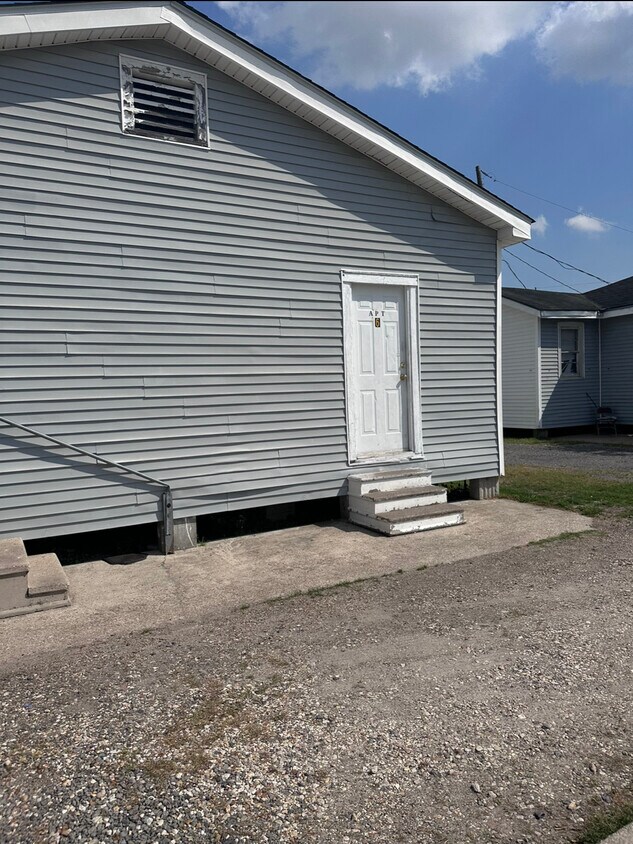 Primary Photo - 176 W Airline Hwy