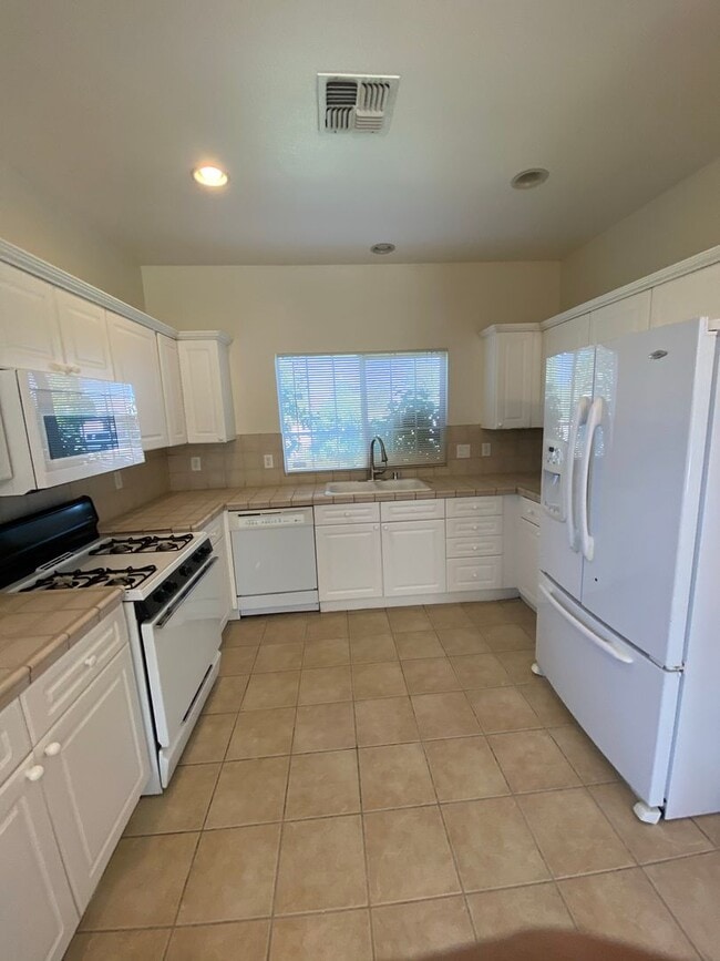 Building Photo - 10720 Vista Bonita Ln
