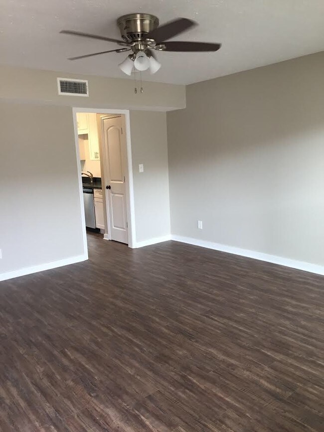 Sala de estar - 302 S 11th St