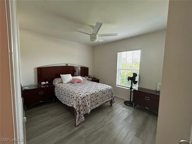 Foto del edificio - 3904 NE 8th Pl