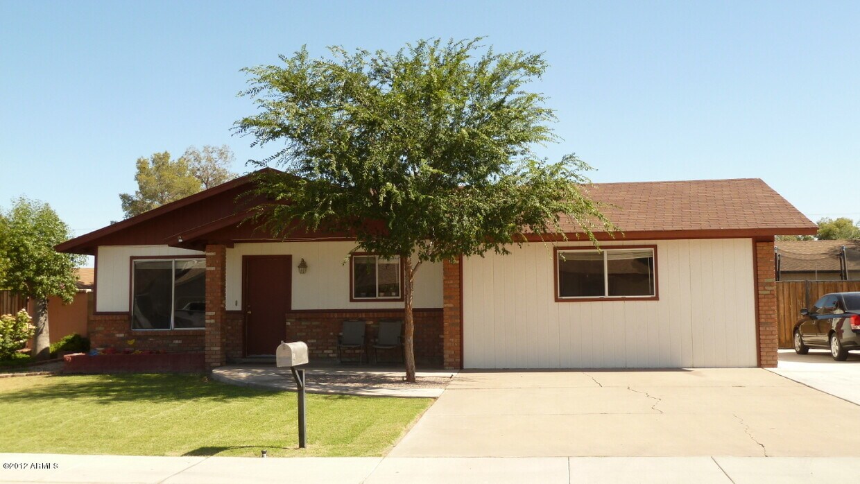 Primary Photo - 121 E Olive Ave