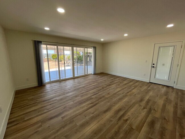 Foto del edificio - Remodeled in 2025!! Modern Big 7 Bedroom H...