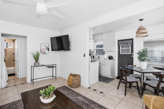 Building Photo - 2606 Juan St