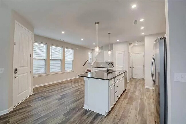 Building Photo - 3512 Tolworth Ln