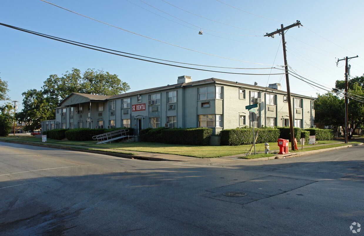 Santa Cruz Apartments 2602 N Fitzhugh Ave Dallas, TX