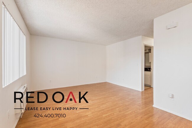 Building Photo - ~$100 OFF Each Month~ Top Floor Two Bedroo...