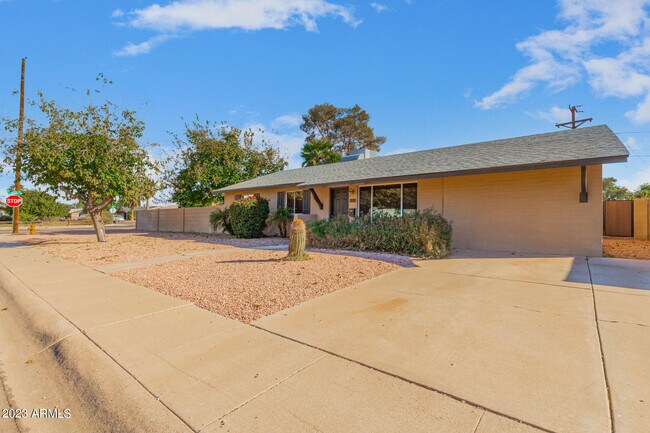 Foto del edificio - 2239 N 82nd St