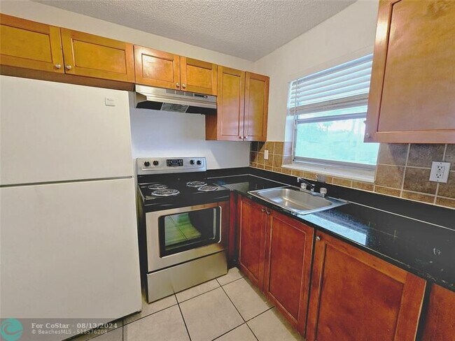 Foto del edificio - 4251 NW 5th St