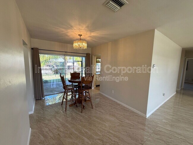 Foto del edificio - 671 NW 17th St