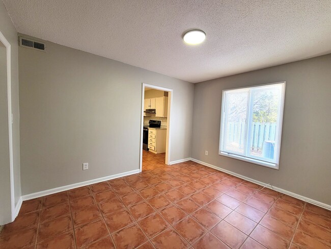 Foto del edificio - 3-bedroom home located in the vibrant city of Charlotte, NC