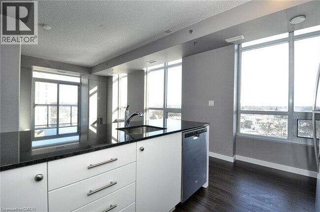 Building Photo - 150 Water St N